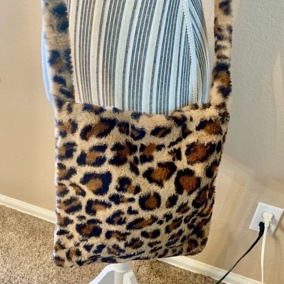 Leopard Crossbody Faux Fur Brown Tan Black Animal Print Super Soft Snap Close - Picture 11 of 15